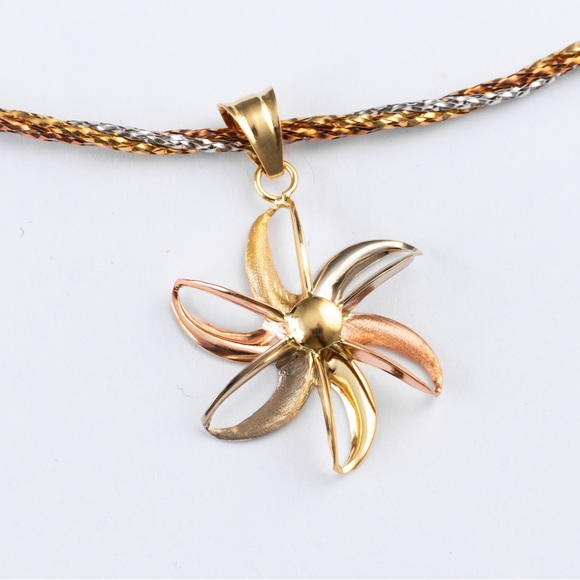 Quiet luxury 14K tricolor mesh choker length necklace & tricolor floral pendant - Picture 8 of 16